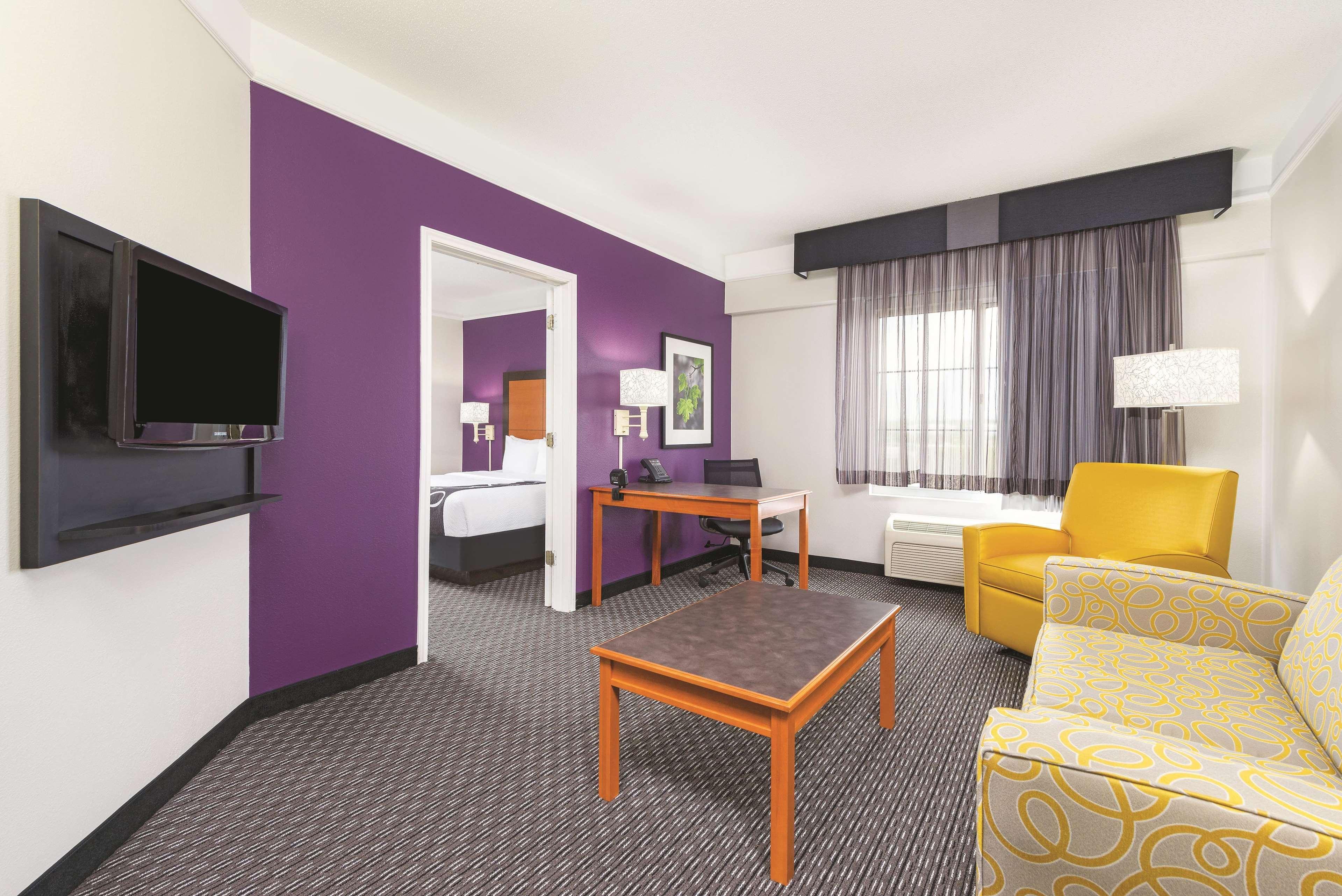 La Quinta By Wyndham St. Louis Westport Hotel Maryland Heights Exterior photo
