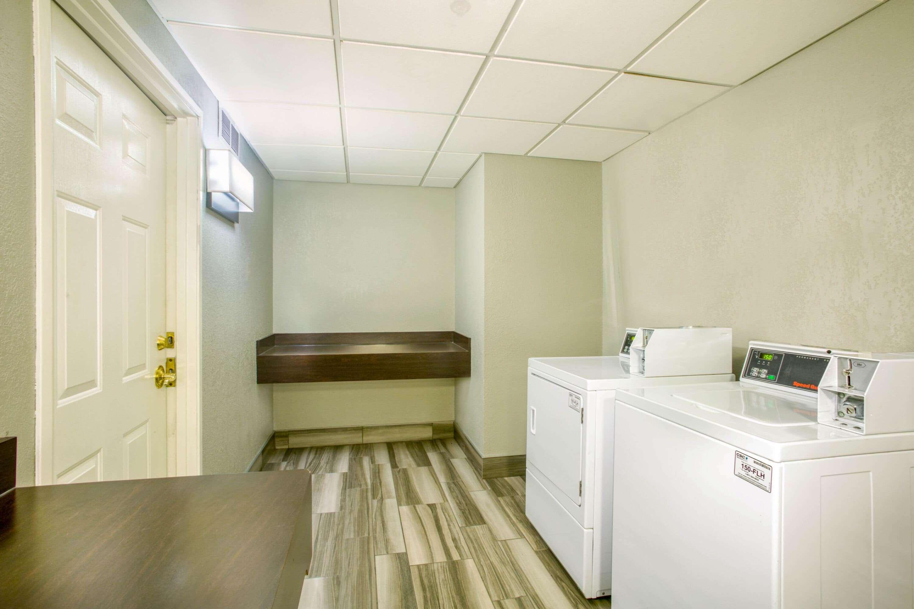 La Quinta By Wyndham St. Louis Westport Hotel Maryland Heights Exterior photo