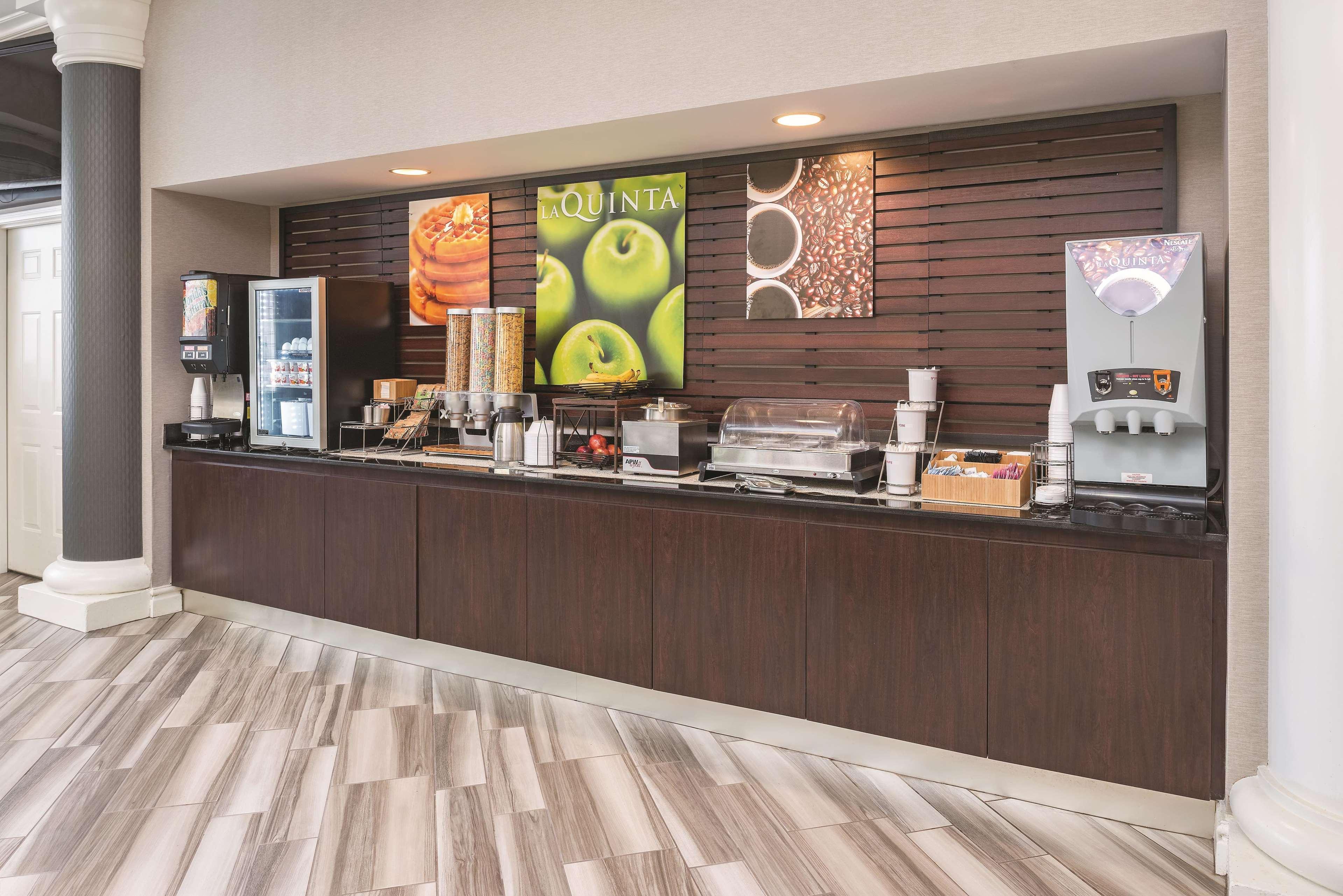 La Quinta By Wyndham St. Louis Westport Hotel Maryland Heights Exterior photo