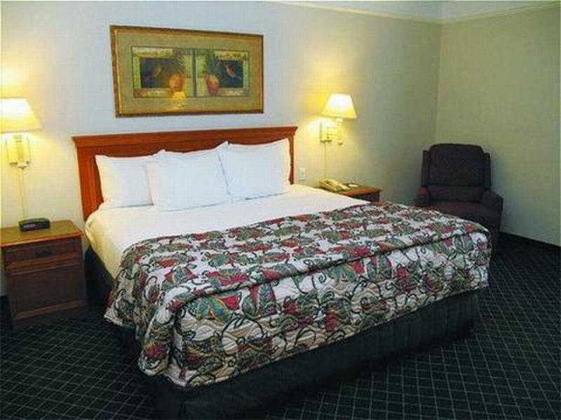 La Quinta By Wyndham St. Louis Westport Hotel Maryland Heights Exterior photo