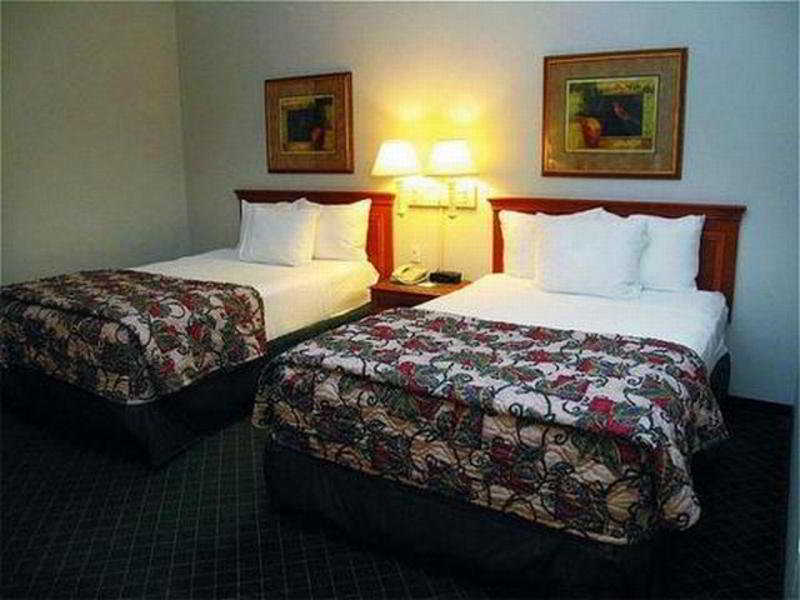 La Quinta By Wyndham St. Louis Westport Hotel Maryland Heights Exterior photo